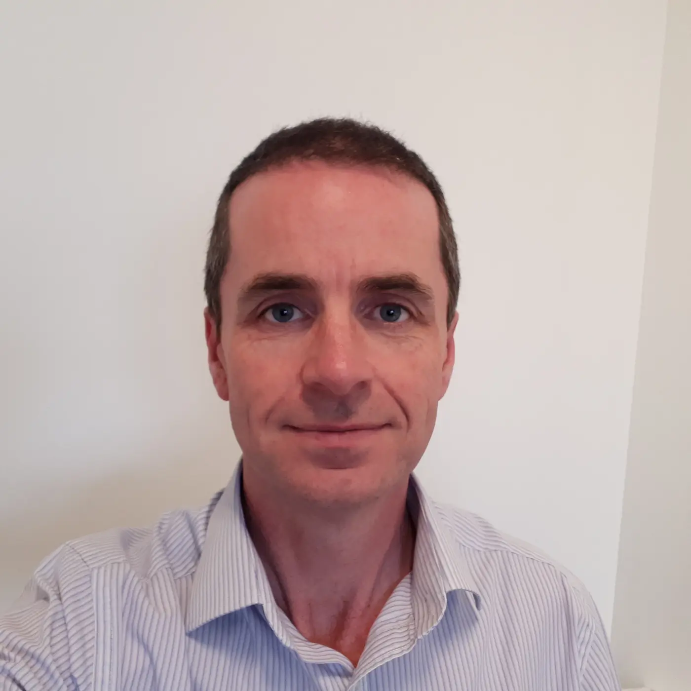 Dr Peter J Corr